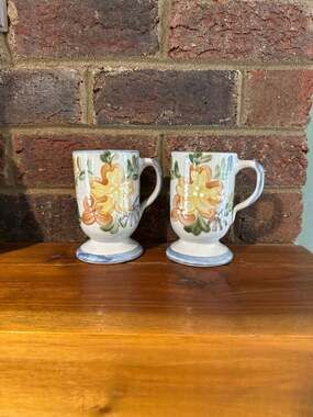 Set of 2 Vintage Louisville Stoneware Hand Painted Country Flower Pedestal Mugs